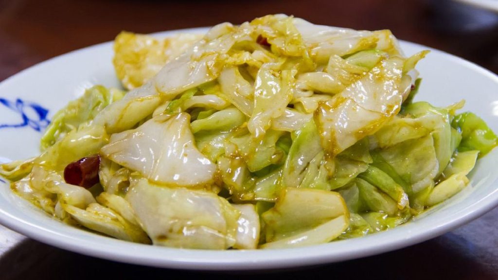 Ilustrasi Makan Kol Goreng
